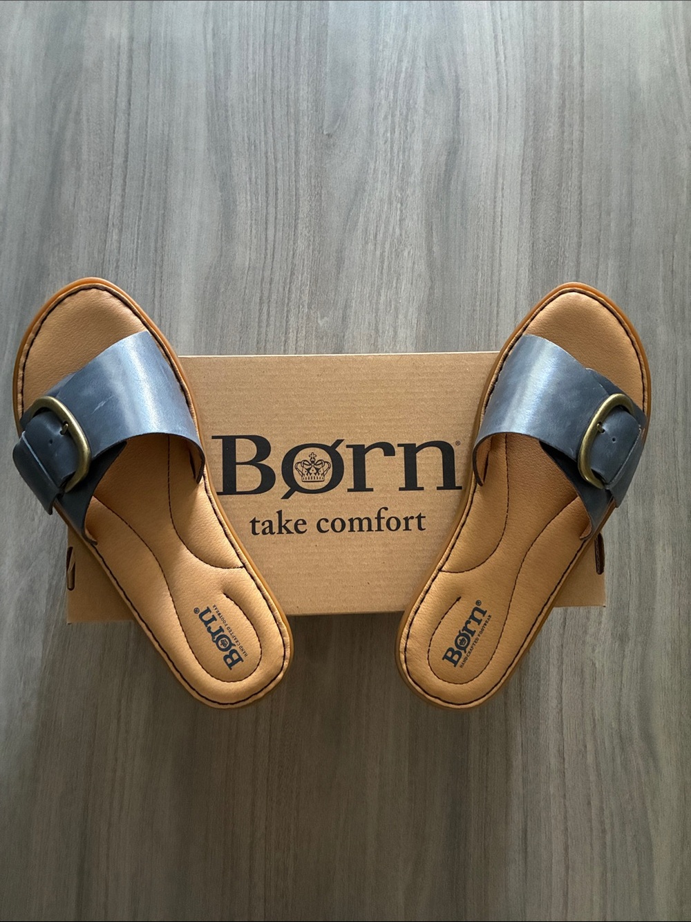 NWT BORN MIARRA SANDALS. Size 8